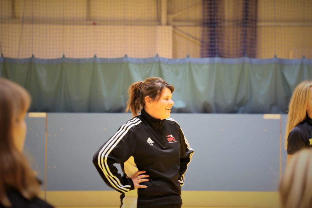 Lucy Arman coaches under 13 girls squad with Kent Community Cricket