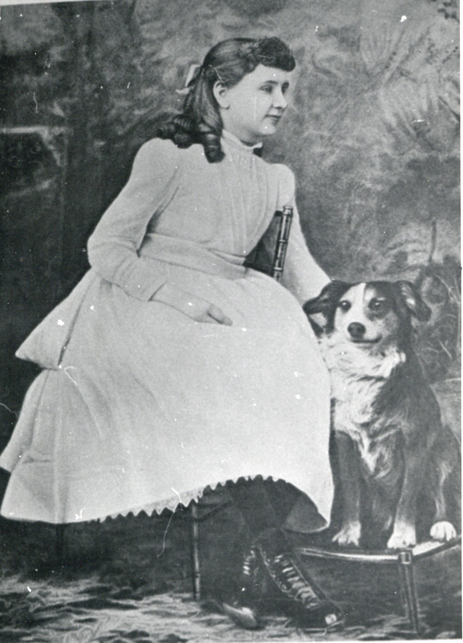 Photograph of a photograph of Helen Keller in 1890, at ten years old